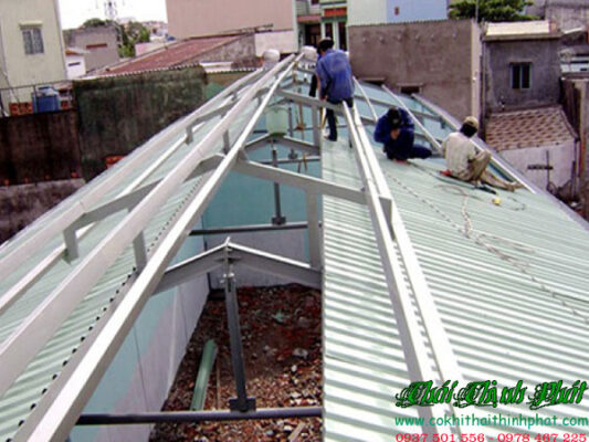 Làm mái tôn tại TPHCM trọn gói