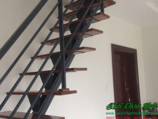 Làm cầu thang sắt tại quận thủ đức