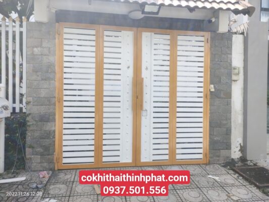 cửa cổng sắt 4 cánh