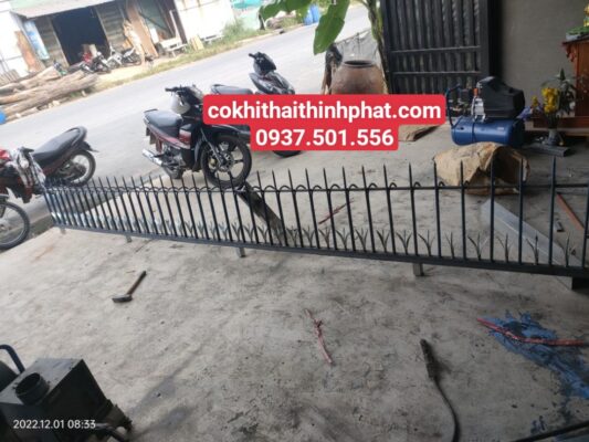 Dịch vụ làm hàng rào chông sắt giá rẻ