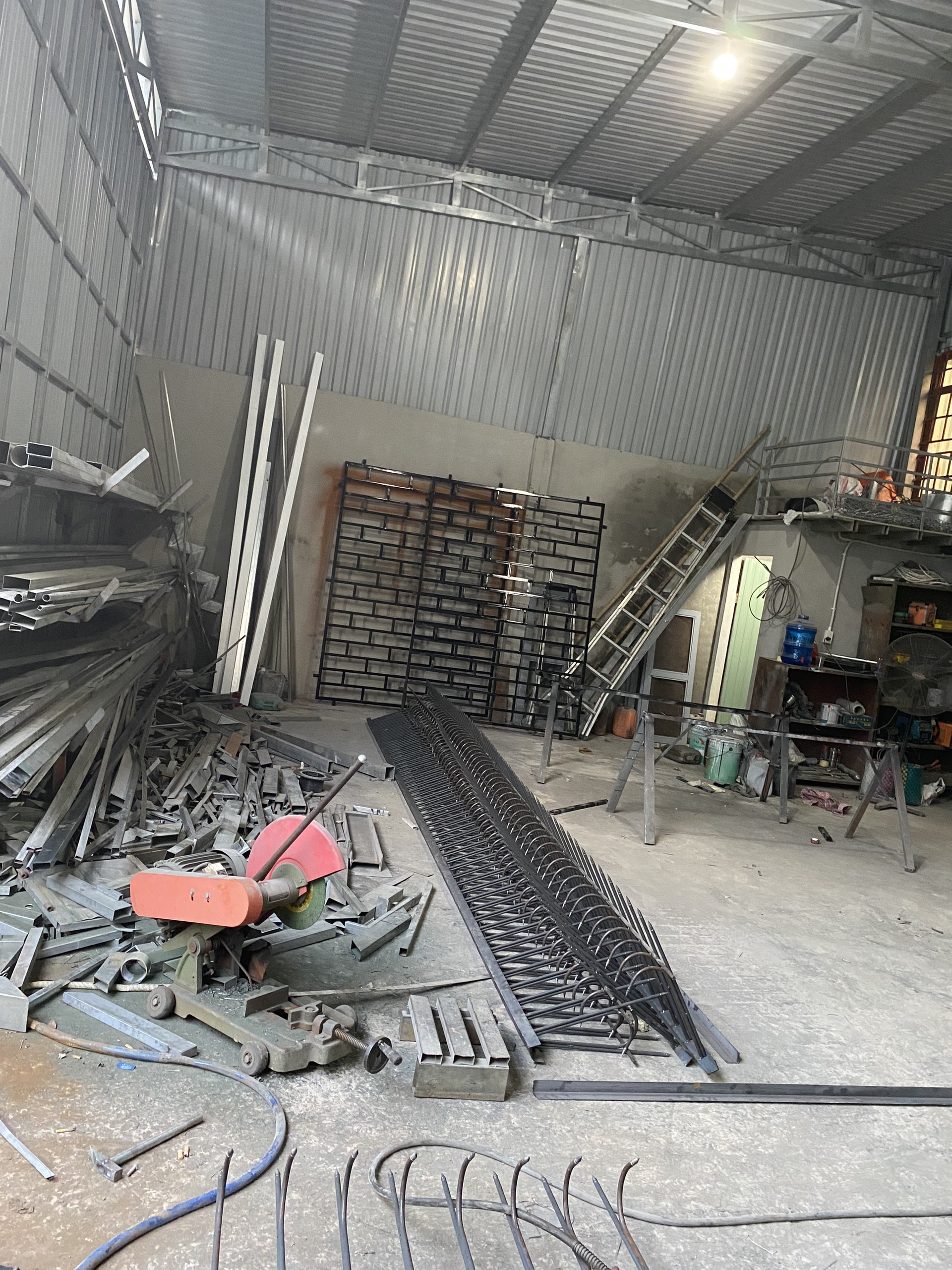 Dịch vụ báo giá thi công hàng rào sắt giá rẻ tại quận Bình Thạnh