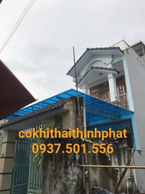 Thợ thi công mái poly chuyên nghiệp tại Dĩ An
