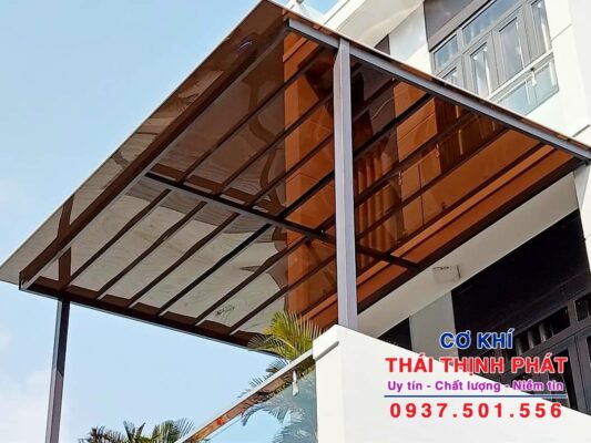 Thợ lợp mái poly nhựa lấy sáng chuyên nghiệp tại Quận 10