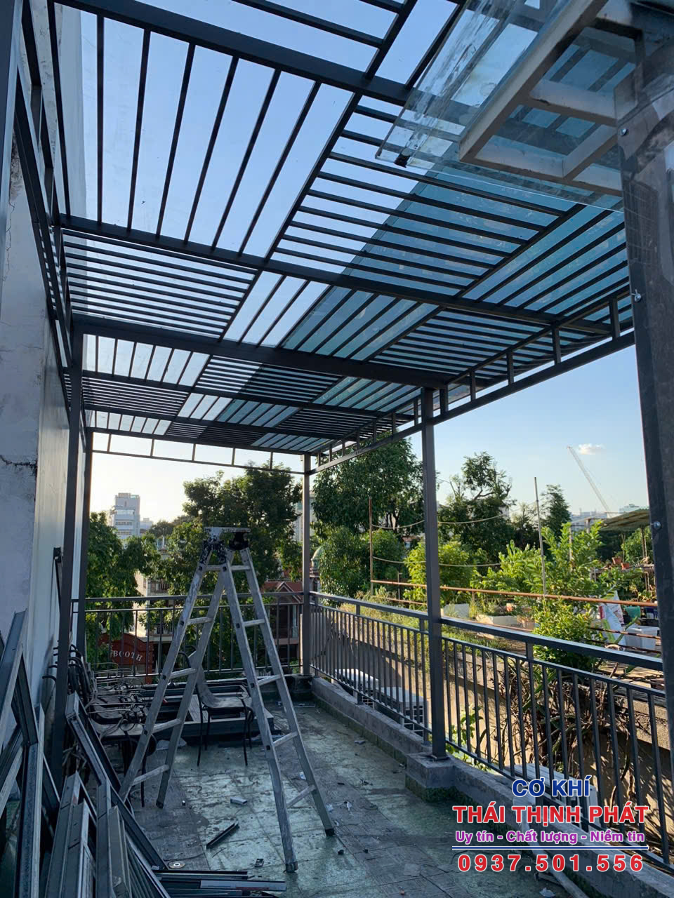 Thi công mái nhựa poly sân thượng tại Thủ Đức