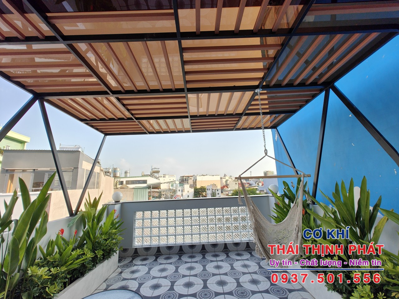 Thi công mái nhựa poly sân thượng tại Thủ Đức